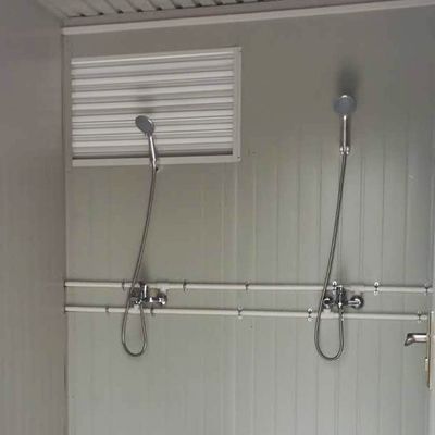 Moderno estilo panel de sándwich multifuncional inodoro portátil ducha móvil con electricidad estándar local