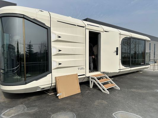 Hotel de cápsulas espaciales de colores multifunción personalizada para contenedores pequeños dormitorio hotel modular casa de vacaciones