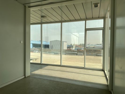 Hotel Prefab estable a prueba de agua a prueba de fuego a prueba de viento paneles de sándwich a prueba de viento casa de contenedores con ventana de aluminio