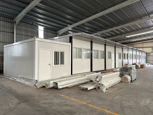 Habitación de contenedores de acero de diseño único con estructura de acero galvanizado