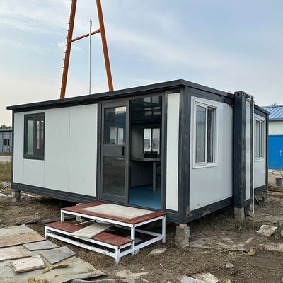 Casa de contenedores expandible Panel de sandwich de acero prefabricado de 20 pies 40 pies con ventana de aluminio