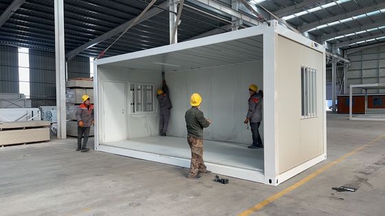 Puerta de seguridad 20ft 40ft Instalación rápida Prefab Plegable Casa pequeña móvil Zigzag Plegable Casa de contenedores para dormitorio temporal