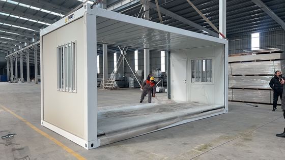 Instalaciones de aislamiento térmico resistentes al agua Panel de sándwich prefabricado Modular Casa de contenedores plegable zigzag para soluciones de talleres