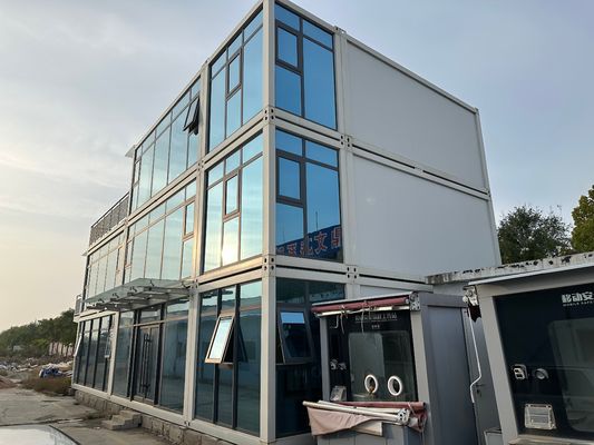 Casa de contenedores prefabricada de 20 pies y 40 pies de estilo moderno y sencillo Hotel de envío Casa de contenedores fácil de ensamblar Casa de contenedores de paquete plano