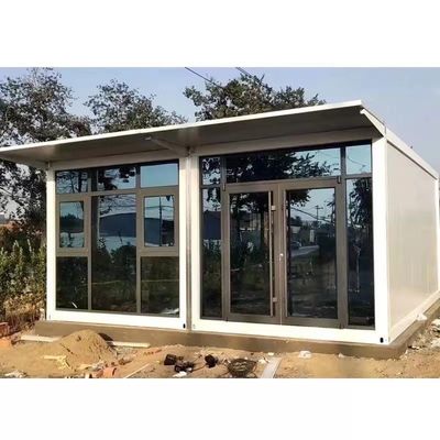 Personalización profesional de alojamiento de paquete plano Casas prefabricadas de contenedores a prueba de huracanes con 15-30 años de vida útil