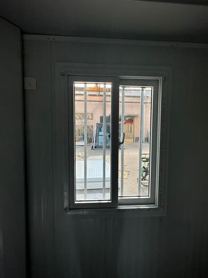 Casa de contenedores de acero plegable con techo impermeable