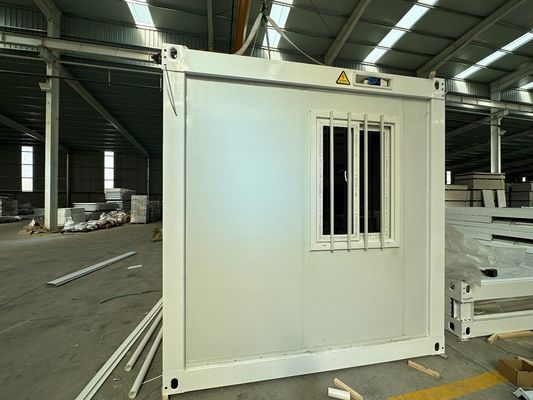 Estilo de diseño rústico de electricidad estándar local Cabinas plegables desmontables fuertes y estables para la casa de contenedores de almacenamiento