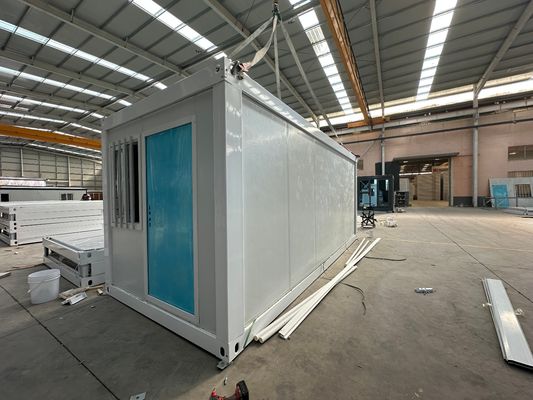 Estilo de diseño rústico de electricidad estándar local Cabinas plegables desmontables fuertes y estables para la casa de contenedores de almacenamiento