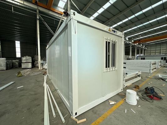 Puerta de seguridad Sala plegable Edificio de contenedores con baño y baño Casa para tienda conveniente y diseño personalizable