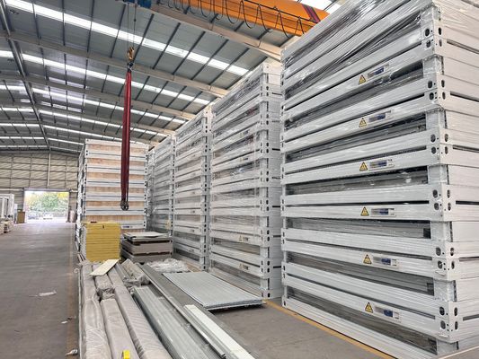 Puerta de seguridad Dormitorio prefabricado Casa de contenedores con estilo de diseño escandinavo y casa modular de acero