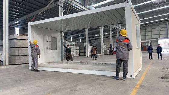 Instalación de montaje flexible Casa de contenedores plegable moderna con panel de sándwich