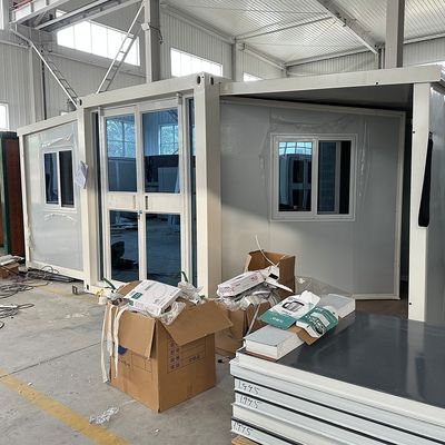 Casa de contenedores expandible Casas portátiles prefabricadas Casa inteligente Villa de 3 dormitorios con color personalizado y puerta de seguridad