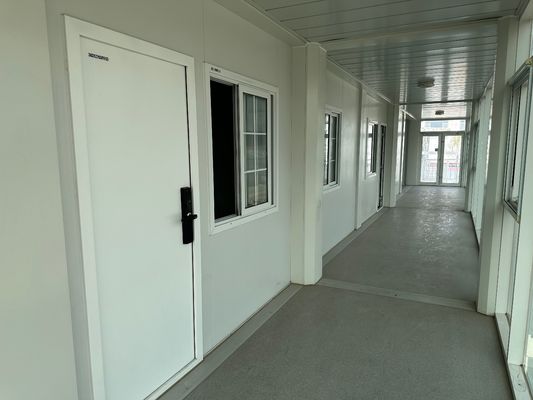 Casa prefabricada modular móvil de 20 pies con paquete plano Prefabricada de dos pisos Casa de contenedores para diseño personalizado y larga vida útil