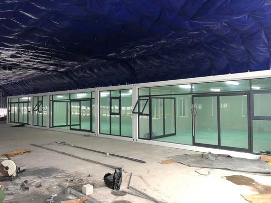 Casa de contenedores desmontable de 2 pisos con panel de sándwich y marco de acero