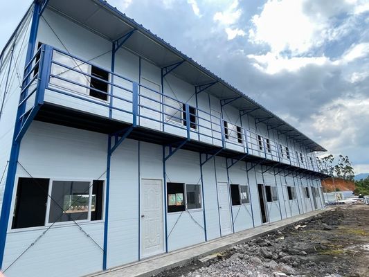 Baja en carbono Prefabricado Casa de aves de corral Panel de sándwich 20 pies Casas de acero Casa prefabricada de aluminio Ventana