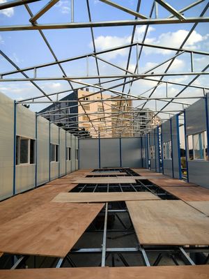 Casa prefabricada con ventana de aluminio y puerta de seguridad de acero