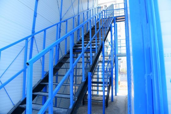 Casa de playa prefabricada azul-blanco Durable y asequible
