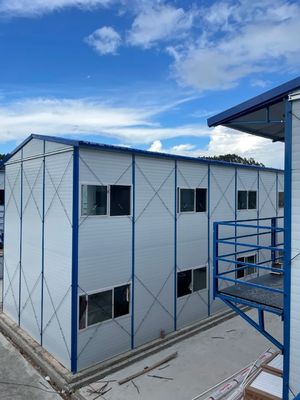Casa de vidrio prefabricada anticorrosión en estilo de diseño ecléctico para una instalación fácil