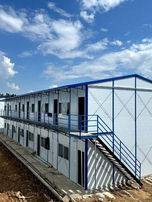 Casa de vidrio prefabricada anticorrosión en estilo de diseño ecléctico para una instalación fácil