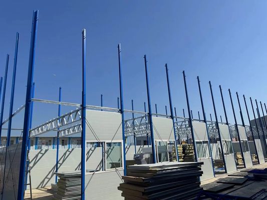 20FT/40FT Casas de paneles de sándwich prefabricadas personalizadas para oficinas de construcción de almacenes de talleres