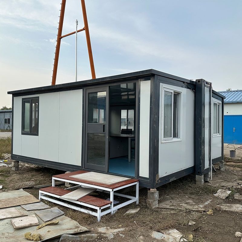 Estilo de diseño contemporáneo listo para moverse en 20ft 30ft 40ft casa expandible desmontable aislado marco de acero casas prefabricadas de contenedores